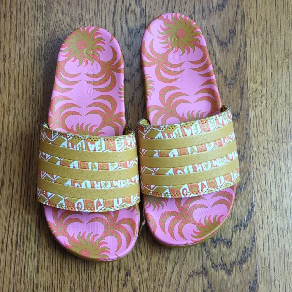 NIB FARM Rio Logo Slide Sandals Adidas Collab Womens Size 6 Pink Abstract Floral